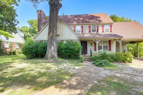 Ellendale Maison | Stay and Play in Memphis Family Home with Yard!