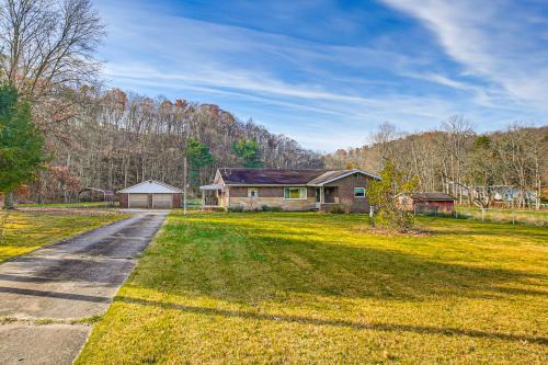Davisville Maison | Stay and Play West Virginia Country Home!