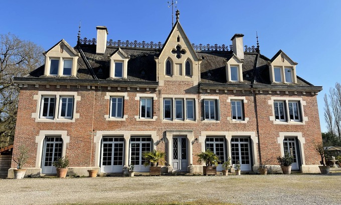 Mervans Autre | Séjour au Château de Glairans : Piscine, Parc, Sauna, Tennis.