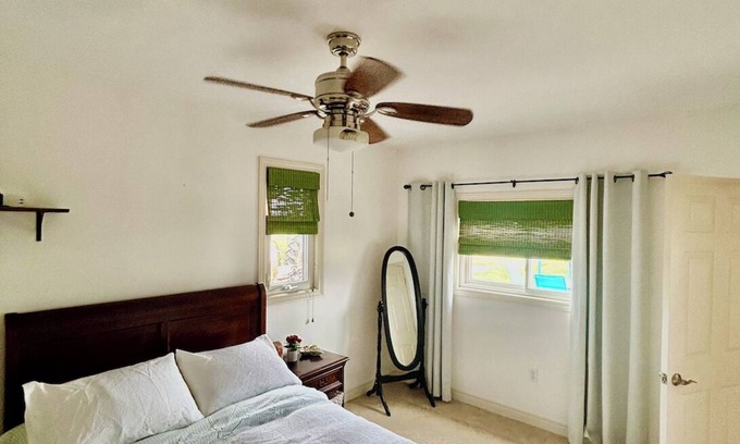Jordan Station Maison | Stay at Jordan Valley Vineyards Barnhouse