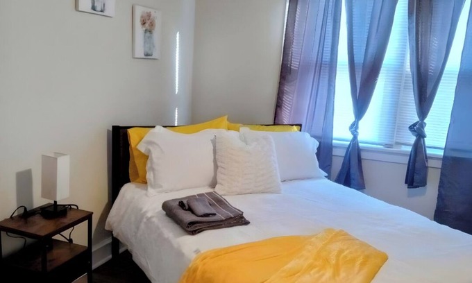 St. Louis Maison | Stay at this Cozy 3 bedroom 2 bathroom home that caters to Females only.