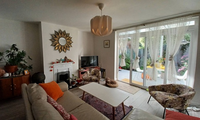 Dublin Maison | Stay at Yogis Luxury 3 bed House Dublin City Centre..Location is Superb!
