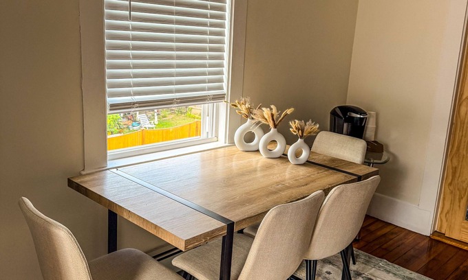 Beverly Appartement | Stay by the Ocean & Downtown Beverly - Cozy 2BR with Parking