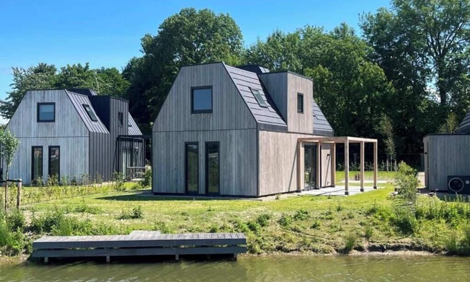 Oude-Tonge Maison | Stay in comfort in this modern, recently built holiday home with a beautiful view of the water from