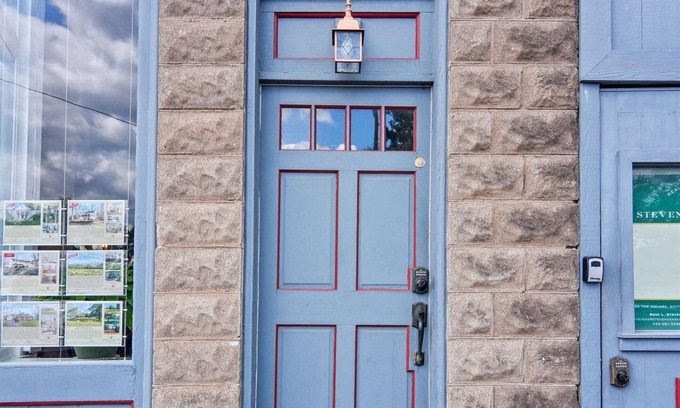 Batesville Appartement | Stay in Crozet Train Suite in Downtown Crozet