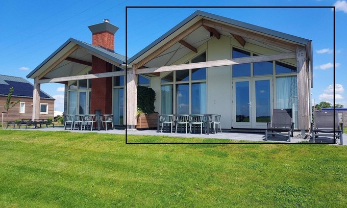 Akkrum Maison | Stay in our attached Anchor 8 bungalow with panoramic views.