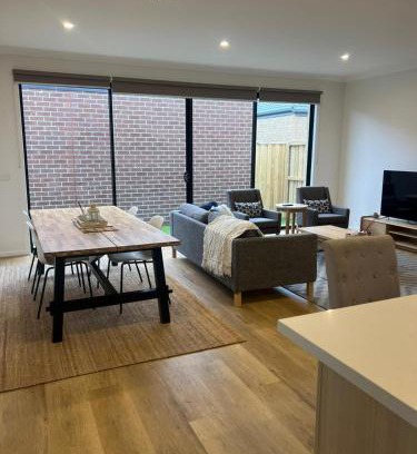 Rockbank Maison | Stay in Rockbank, West Melbourne