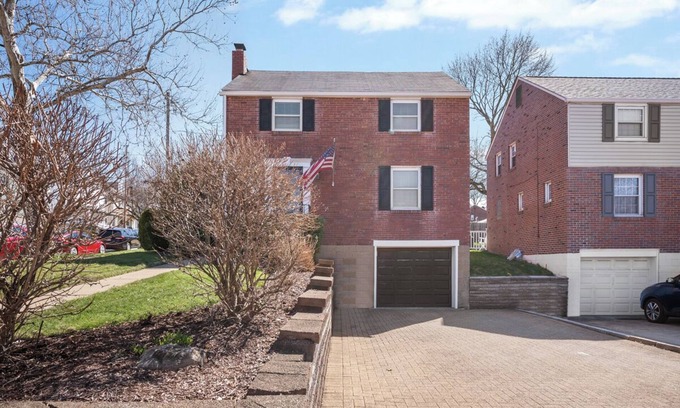 Oakmont Maison | Stay in the Heart of Oakmont – Walk to the 2025 U.S. Open!