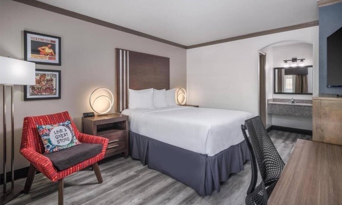 Greater South River City Hôtel | Stay in Updated Elegance w/a Stylish Queen Room Near Local Hotspots