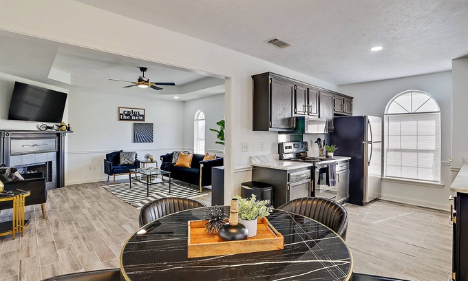 Pearl Maison | Stay Local - Gameroom near Amphitheater and Baseball