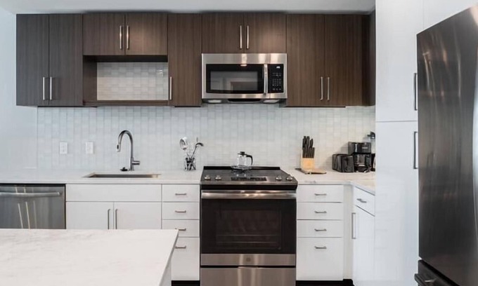 Woodmont Triangle Appartement | Stay near Metro! Kitchen, Pool & Spa | nr Downtown & Parks