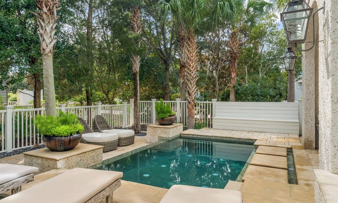 WaterSound Beach Maison | Stay on 30A: Water and Wine Private Beach- Bikes!