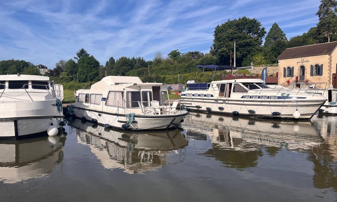 Chatillon en Bazois Location De Bateaux | Séjour insolite en bateau sur le canal à Châtillon-en-Bazois, 8 personnes