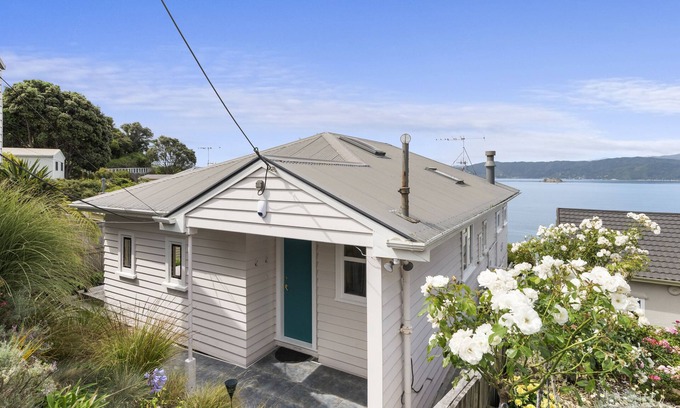 Miramar Maison | Stay over the Harbour - Beautiful Miramar Villa