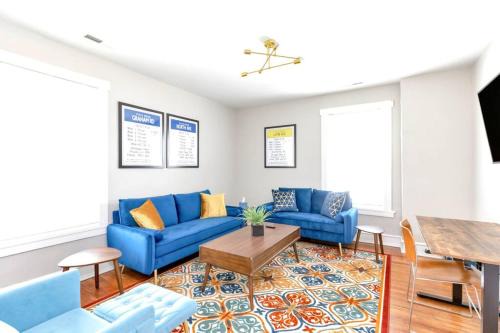 Mosby Appartement | Stay, Play and Pass Go at the Monopoly Penthouse!