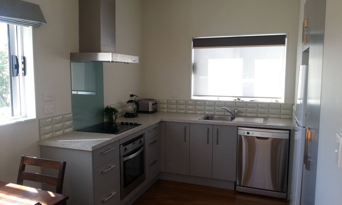 Paraparaumu Beach Cottage | Quédese, juegue, descanse, relájese - ** TARIFAS ESPECIALES 7+ y 28+ NOCHES **