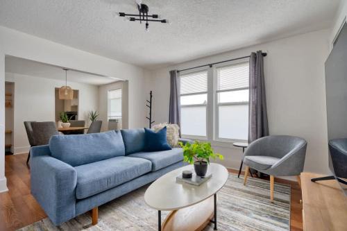 Buckman Neighborhood Appartement | Stay Portland - La Casa Burnside - Local Eateries, Shops, and Bars