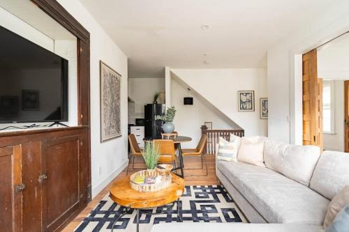 Uptown Appartement | Stay Portland - The Câlin & Magnifique Suite - NW 23rd Wonder