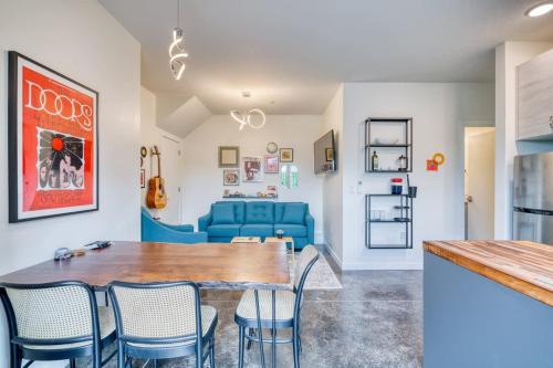 Hosford-Abernethy Appartement | Stay Portland - The Division Street Funk Flat - 94 WalkScore