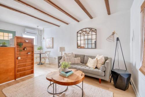 Irvington Appartement | Stay Portland - The Garden Cottage on Broadway- 94 WalkScore