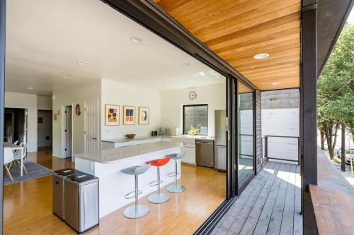 Alphabet Historic District Maison | Stay Portland - Unique 8 BR Private Home in Pearl District