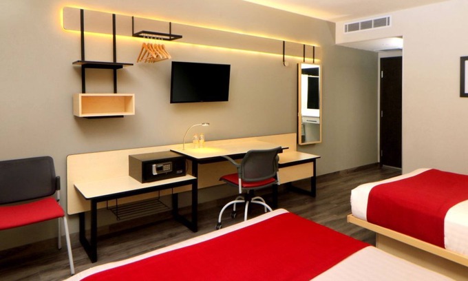 North Hotel Zone Hôtel | Stay Steps from Beach & Shops in Modern Vallarta Hotel Rooms - 4 Units