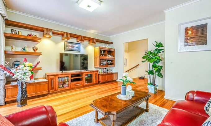 Balwyn North Maison | StayAU Pet-Friendly 4BR Retreat in Balwyn North