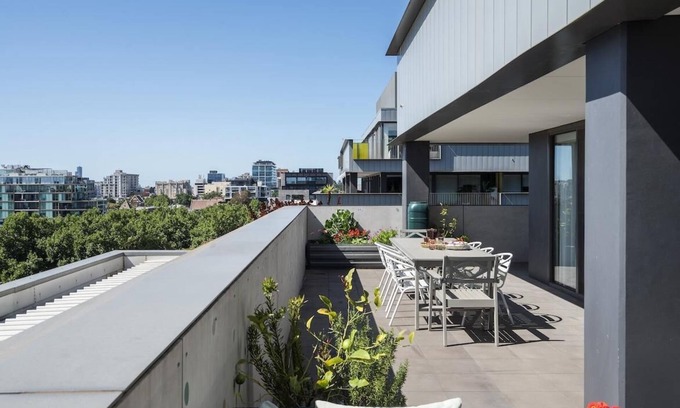 Collingwood Appartement | StayCentral - The Stanley@Collingwood - Smith St, Collingwood - 2 Bedrooms, 2 Beds, 1 Bathroom1, 1 secure undercover parking spot.