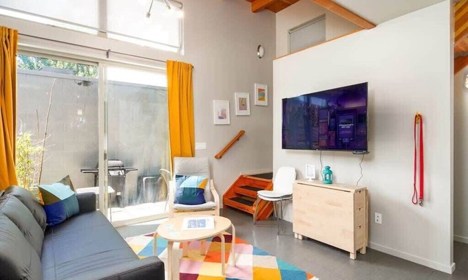 Belmont Maison | #StayInMyDistrict Buckman Spacious Modern Rowhouse