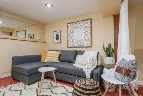 Woodlawn Appartement | #StayInMyDistrict Woodlawn Eclectic -Walk to Dekum