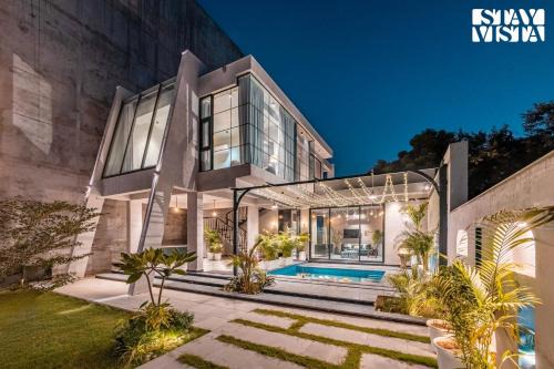 Jagatpura Villa | StayVista at Starlit Manor with Private Pool, AC, BBQ