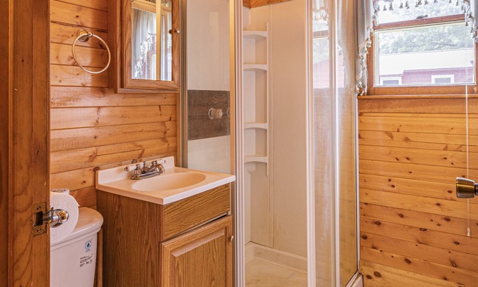 Walker Cabine | Steamboat Bay Resort Cabin 2 - Rustic cabin close to the beach