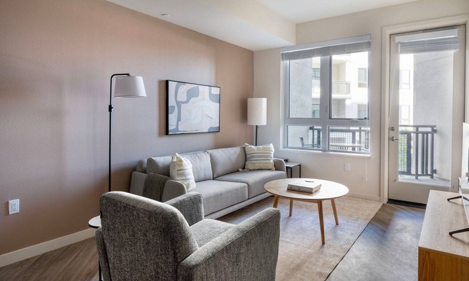 Southwest Berkeley Appartement | Stellar Emeryville 1BR w/ Spin Studio & A/C, nr Mall, by Blueground