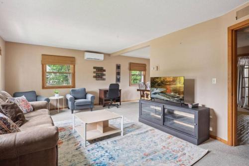Keewaydin Appartement | Stellar two bedroom home