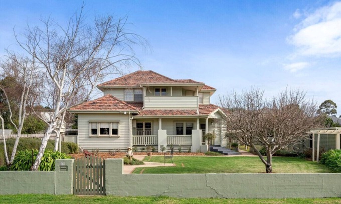 Portarlington Maison | Step back in time in the perfect family escape