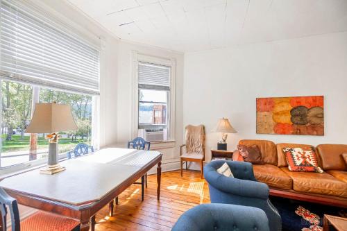 Homestead Appartement | Step Back in Time Charming Victorian with Modern Amenities