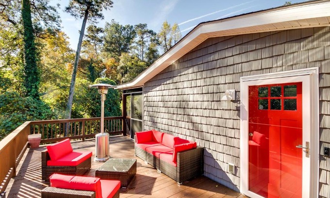 Rosewood Maison | Step-Free Home with Fire Pit - 3 Miles to USC!