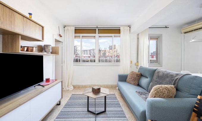 Cornella de Llobregat Appartement | Step into this delightful and snug 2-bedroom retreat, meticulously renovated and thoughtfully designed to offer a pleasant and cozy stay in Barcelona.