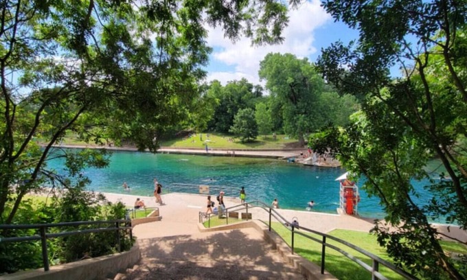North University Maison | Steps 2 Live Music! Near DT& UT! Sleeps 10, XBOX & Ps5, Luxury