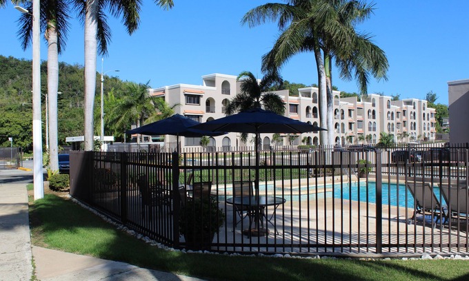 Hucares Copropriété | Terrasse et balcon privés, spacieux 3 chambres sur la baie, plage semi-privée