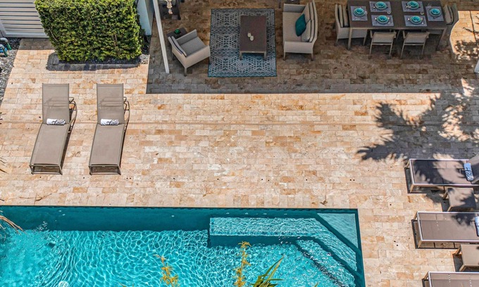 Birch Park Finger Streets Maison | Steps from Beach | Heated Pool | Gulf Stream Key | RESlDENCES