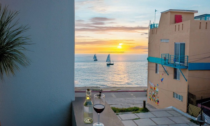 Costa Appartement | Steps from beach chic & modern1BD apt