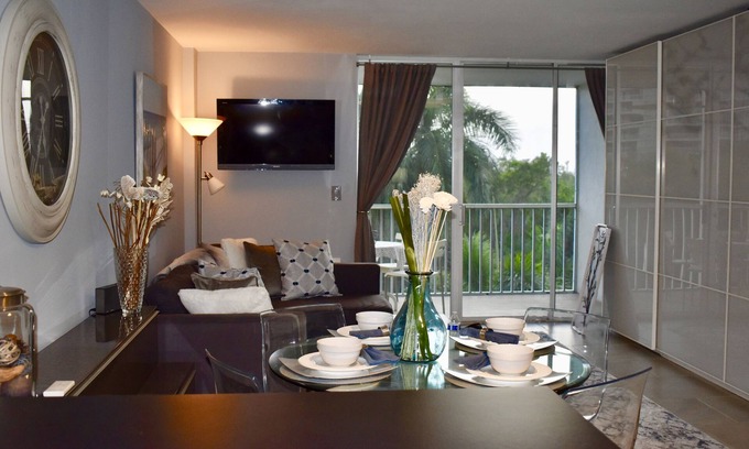 Vanderbilt Beach Appartement | À quelques pas de la plage de bluebill avec de magnifiques couchers de soleil depuis votre balcon.