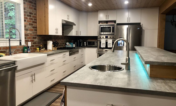 Revelstoke Maison | Emplacement incroyable, 4 chambres, 2. 5 salles de bain