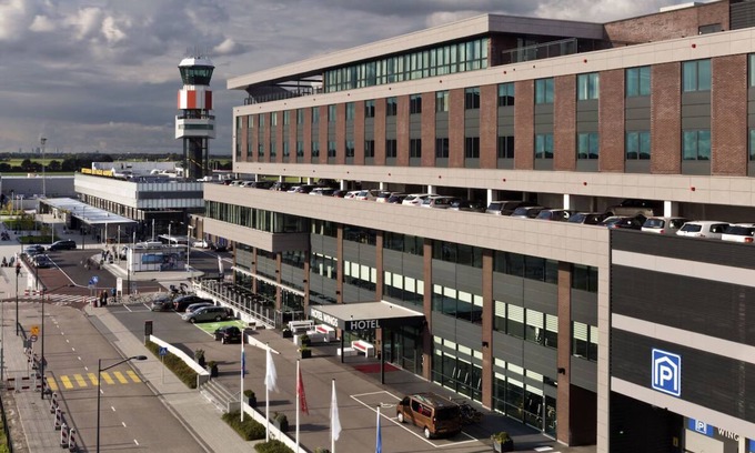 Zestienhoven Hôtel | Steps from Rotterdam Airport – Comfort & Convenience Combined! Onsite Dining!