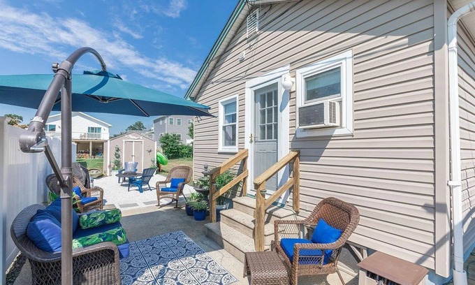 Villas Cottage | Steps from The Beach!