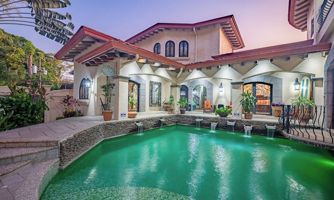 Jaco Villa | 6BR / 5 sur mesure. 5BA Villa Pool and Daily Maid Service, à 200m de la plage