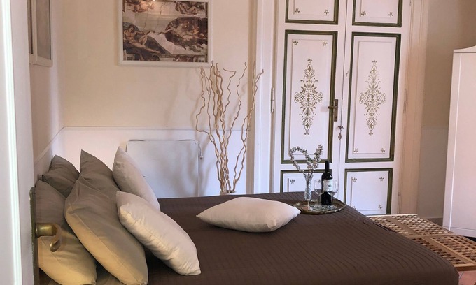 Rome City Centre Appartement | Rome: CENTRE HISTORIQUE, au coeur de Rome, à quelques pas du Panthéon, la Fontaine de Trevi et la Place d'Espagne. RABAIS! LONG SÉJOURS
