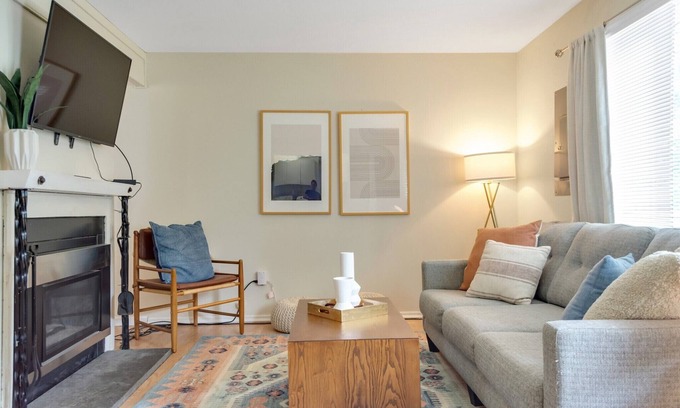 Blodgett Mills Maison | Steps from the Ski Slopes! Mountain Getaway @ the Peak