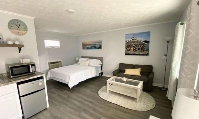 Wells Beach Copropriété | Steps from Wells Beach, Bellevue by the Sea is perfect for your Maine vacation